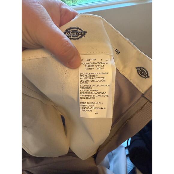 Men's Dickies Khaki Loose Fit Long Shorts 48 inch waist - Picture 4 of 5